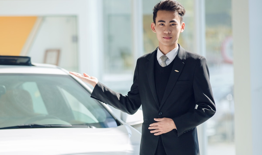 汽車(chē)營(yíng)銷(xiāo)與服務(wù)職業(yè)崗位實(shí)踐 汽車(chē)銷(xiāo)售的關(guān)鍵技能與發(fā)展路徑